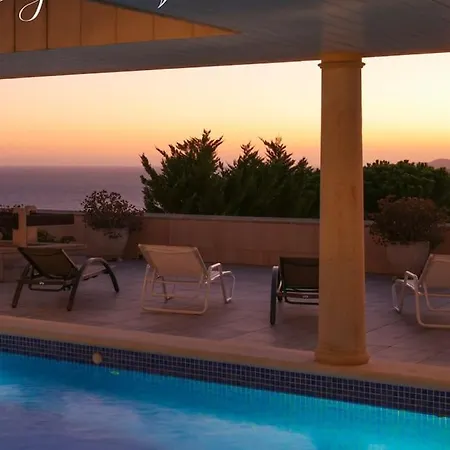 Martin 's Villa. House On The With Pool Lloret de Mar