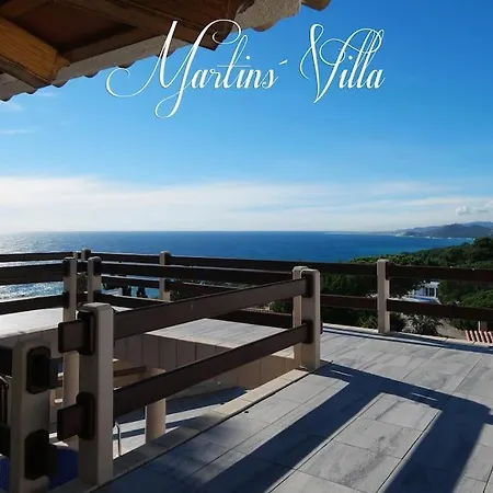 Martin 's Villa. House On The With Pool Villa Lloret de Mar