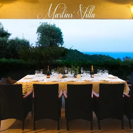 Martin 's Villa. House On The With Pool Villa Lloret de Mar
